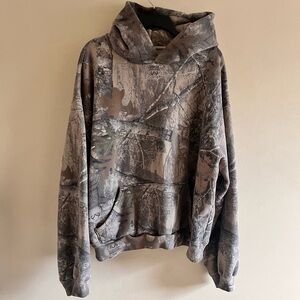 Akimbo Camo Hoodie. Size XL.